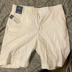 Dillards exclusive roundtree & Yorke shorts size 32